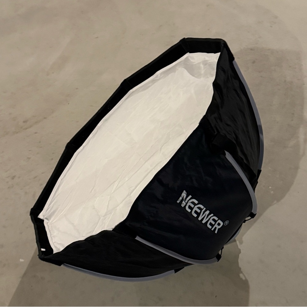 Neewer 26” softbox - like new